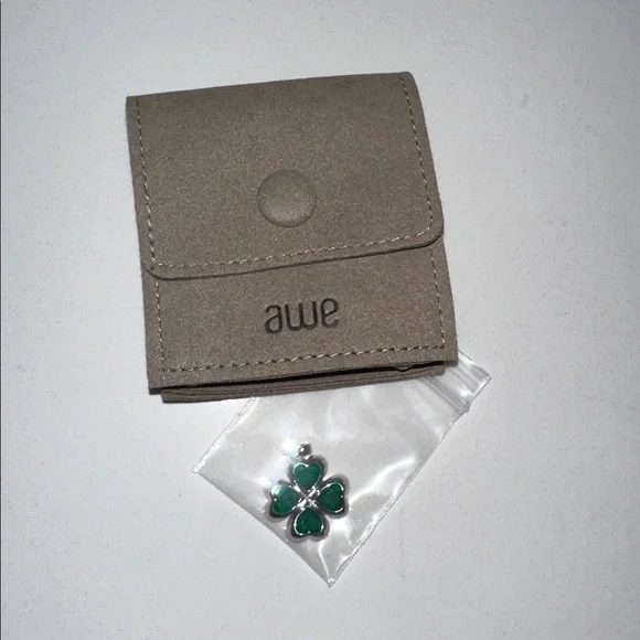 Awe Inspired Sterling Silver Green Onyx Lucky Clover Boho Necklace Charm Pendant - Picture 3 of 4